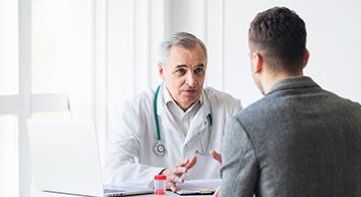 un homme au rendez-vous d'un spécialiste